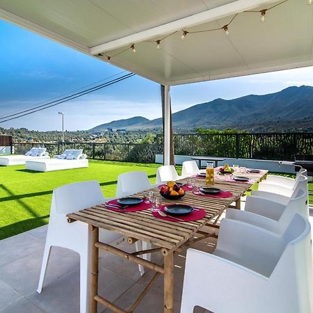 Palm Tree Villa - 5Bdr Paradise Pool / Chill Out Beds 토레몰리노스 외부 사진