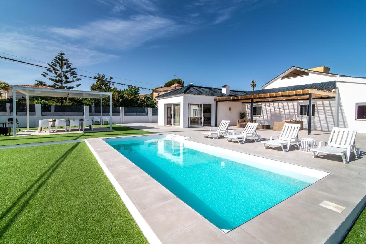 Palm Tree Villa - 5Bdr Paradise Pool / Chill Out Beds 토레몰리노스 외부 사진