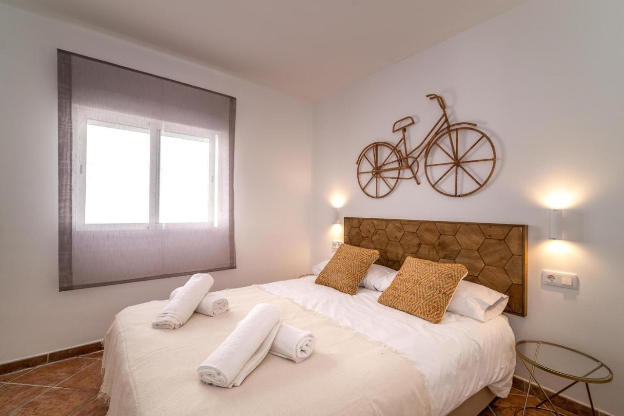Palm Tree Villa - 5Bdr Paradise Pool / Chill Out Beds 토레몰리노스 외부 사진