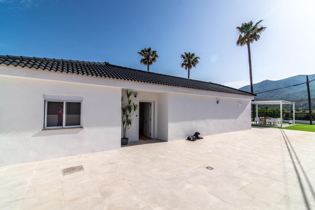Palm Tree Villa - 5Bdr Paradise Pool / Chill Out Beds 토레몰리노스 외부 사진